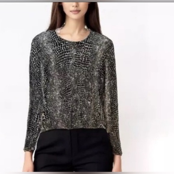 Banana Republic Sweaters - Banana Republic Animal Print Crew Neck Career Casual Light Sweater
Womens Size M